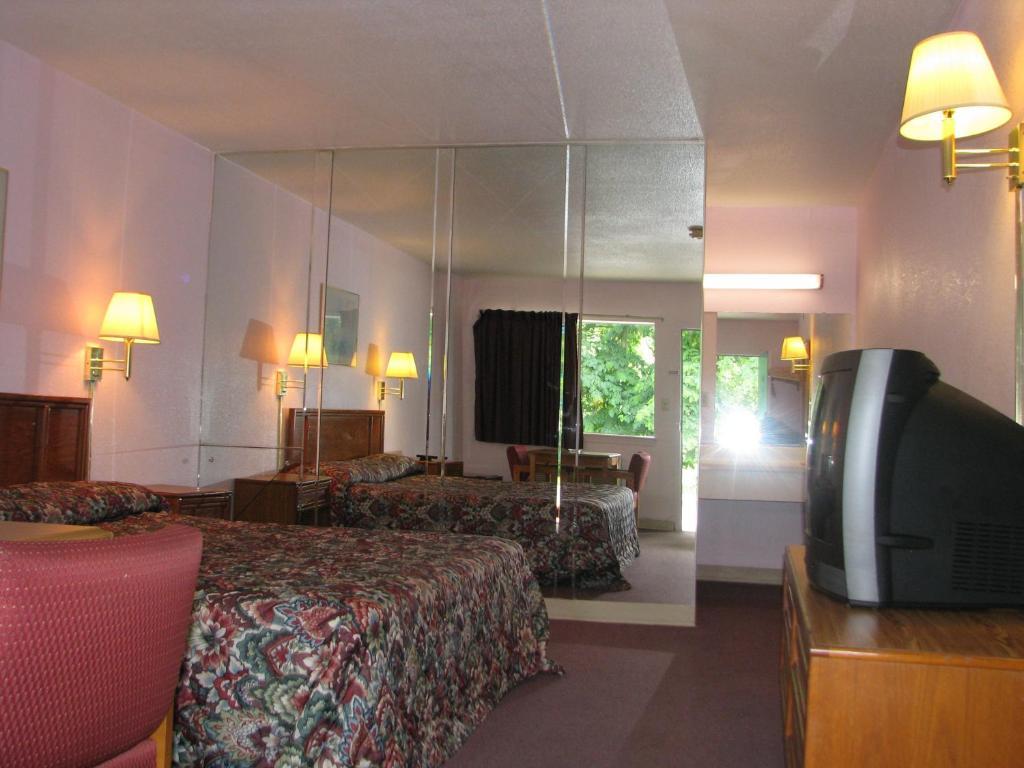 Deluxe Inn Martinsville Room photo